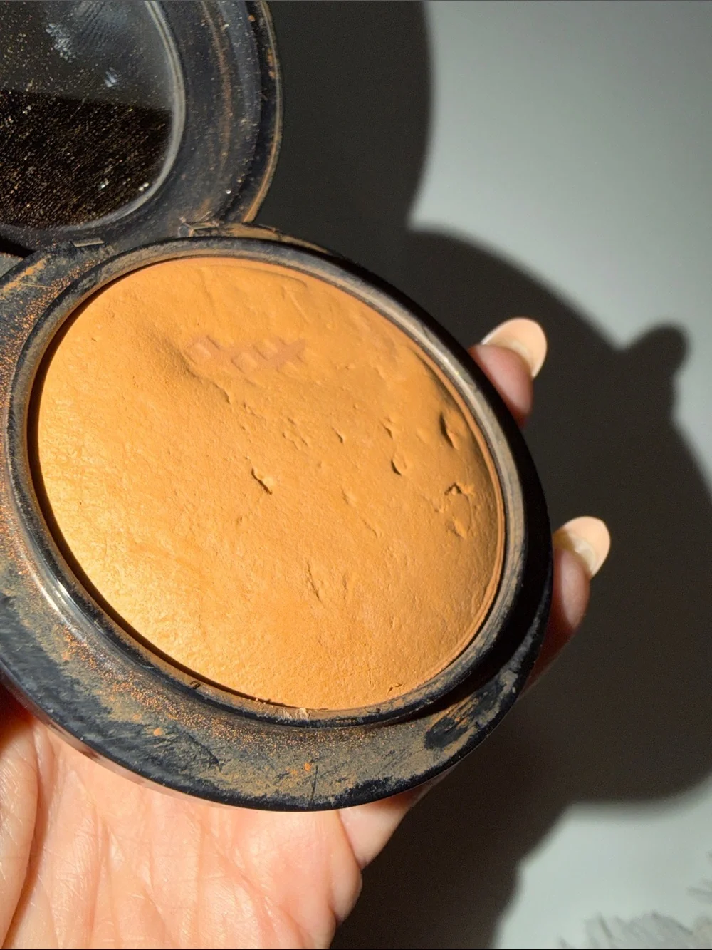 MAC Mineralize skinFinish Face Powder in dark